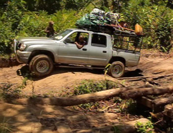 Les routes de l'impossible - Madagascar : pistes, saphirs et bois prcieux